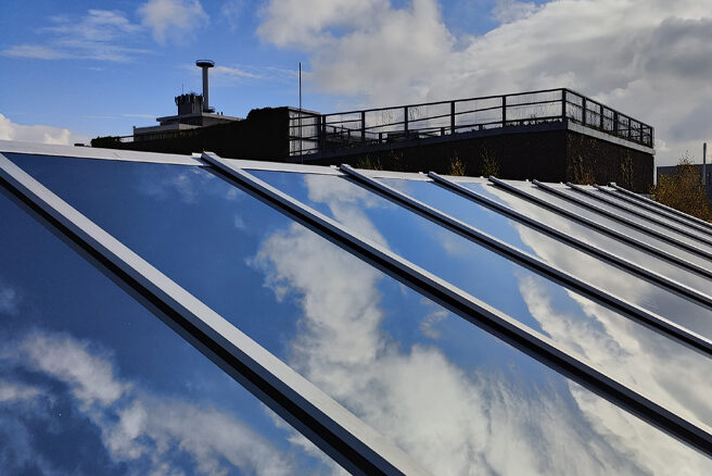 Daklicht met raamfolie voor energiebesparing en comfort in het gebouw