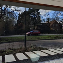 Donkere folie op ramen voor volledige verduistering in woon- of werkruimte
